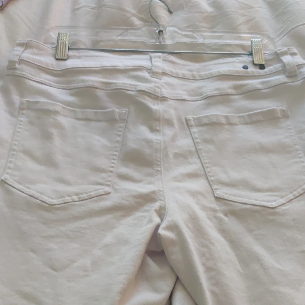 CAbi White Bermuda Shorts - Picture 3 of 6
